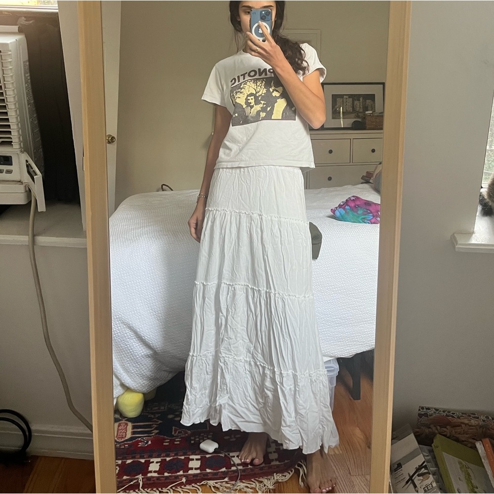 White brandy Melville skirt (one size)